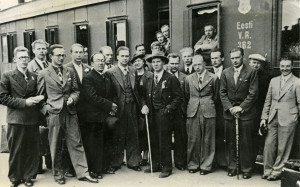 Tallinnast Tartusse. Mehed teel koju. 1937.Foto Richard Ritsingu erakogu