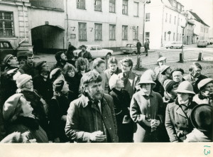 Ekskusioon Jaani kirikusse 14. aprillil 1988. Juhendab Kaur Alttoa.